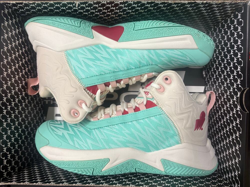 Kids Moolah Press Break V2 Basketball Sneakers size 6.5 Youth New with Box